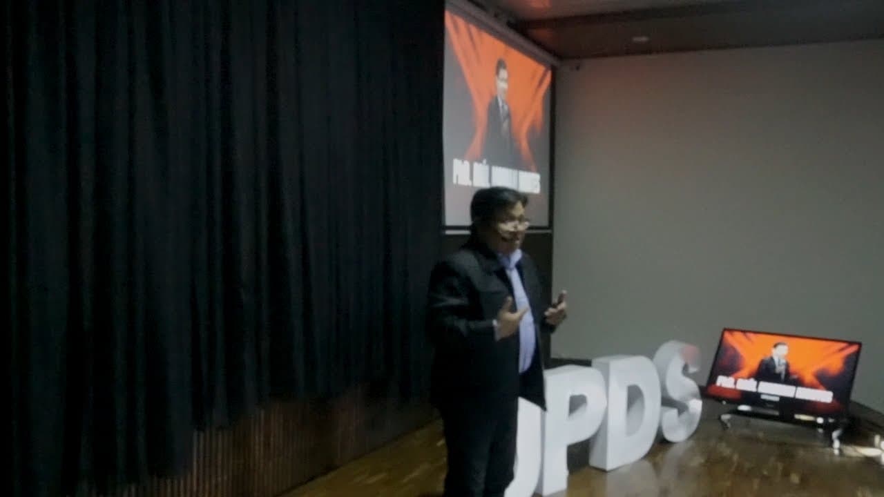 La mejor manera de aprender es enseñando | Raúl Mamani Montes | TEDxUPDS