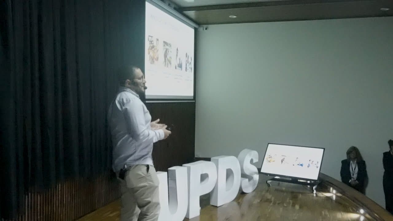 El emprendedor dentro de ti: Transformando ideas en realidad | Hugo Córdova Rivera | TEDxUPDS